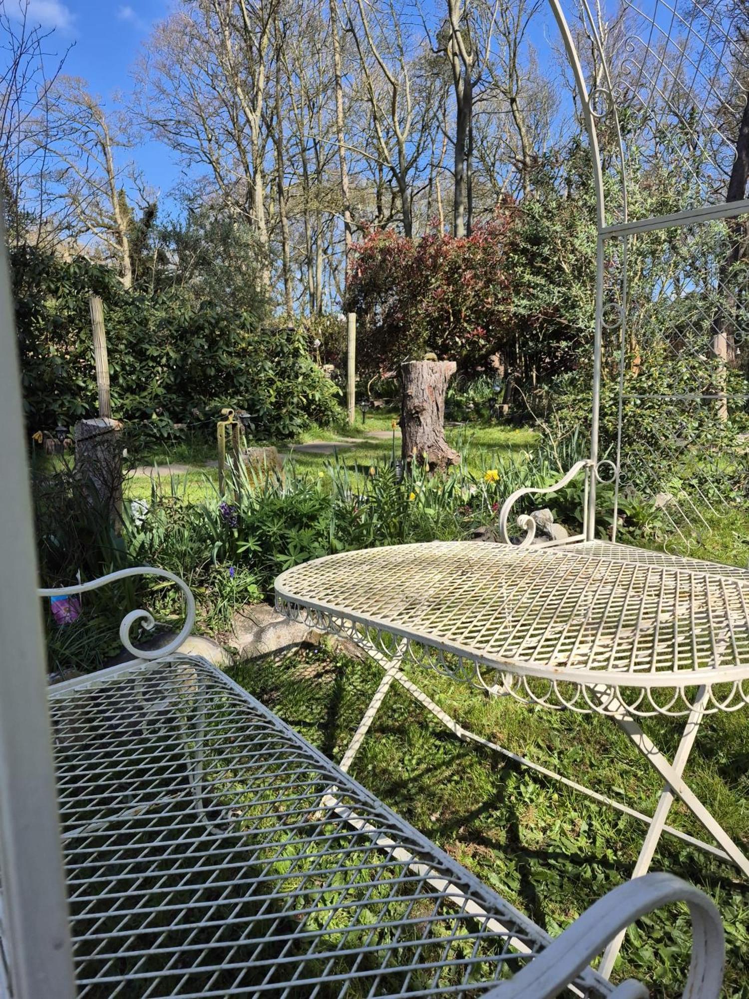 Gingerbread Cottage Yurts Dereham Екстериор снимка